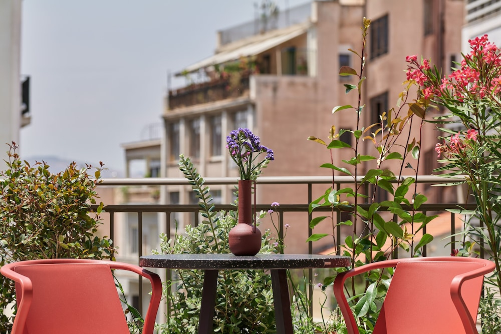 DWELL - Elegant City Stay