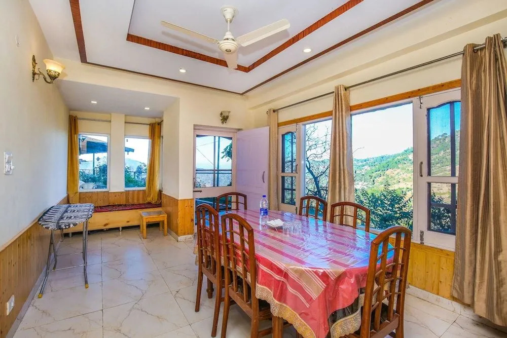 OYO 12187 Home Luxury Studio Kasauli