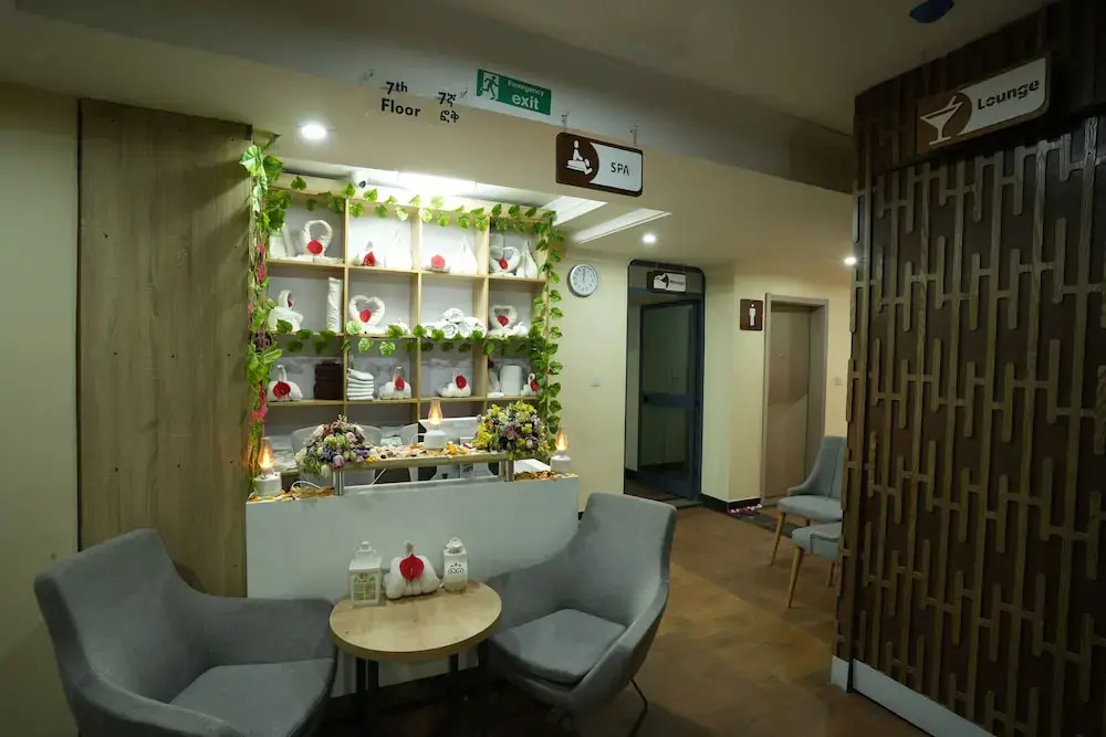 LA Hotel and SPA
