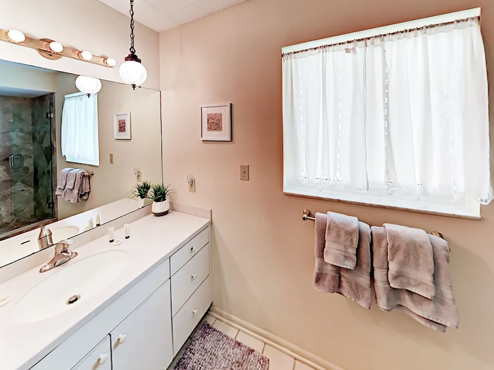 701 Emerald Harbor Drive Home 3 Bedrooms 2 Bathrooms Home