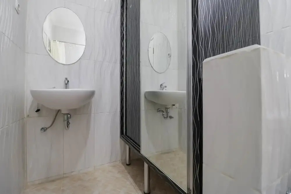 RedDoorz Plus near Dharmawangsa