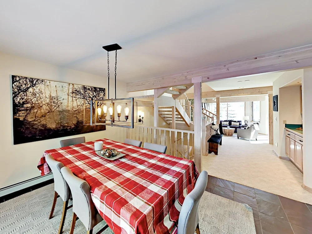 Exclusive Mountain Retreat #B - 4 Br Duplex