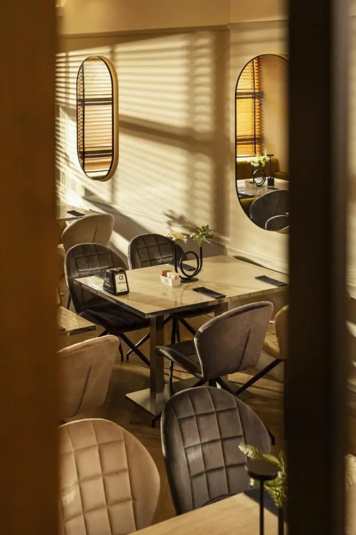 ESTE PARK HOTEL -- part of Urban Chic Luxury Design Hotels - Parking & Compliments - next to Shopping & Dining Mall Plovdiv