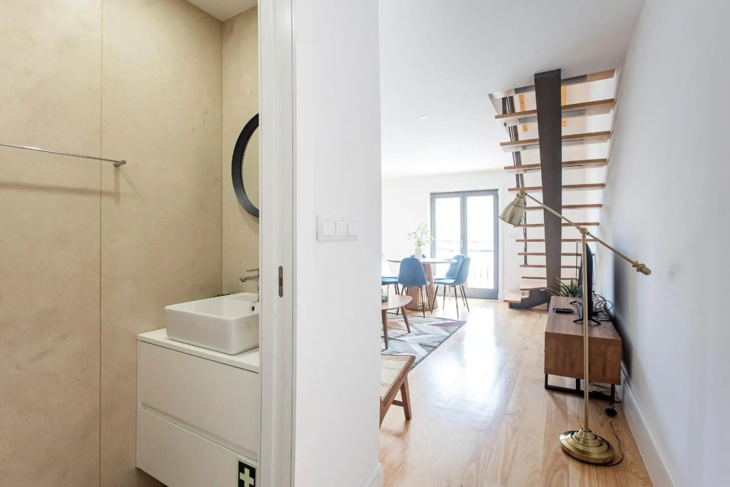 Bright 3BR Flat w/ AC in City Center by LovelyStay