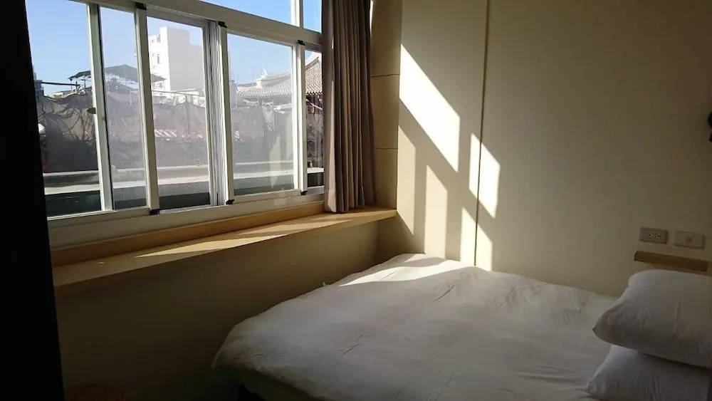 Temple Side Hostel