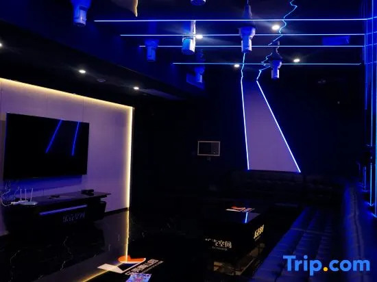 Nanning Leshell Waterside Hotel（Wanxiang City Fangte ASEAN God Painting Shop)