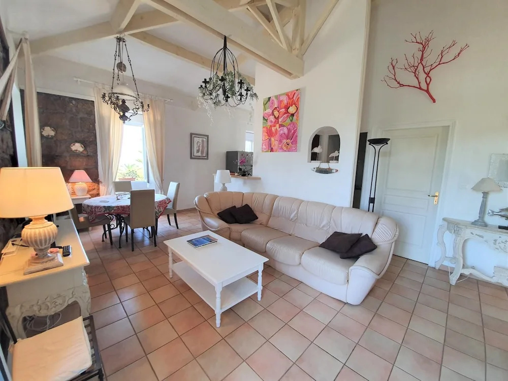 House With 2 Bedrooms in Pietrosella, With Wonderful sea View, Enclosed Garden and Wifi