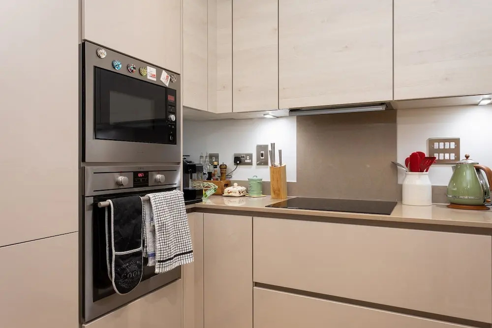 2 Bedroom East London Flat