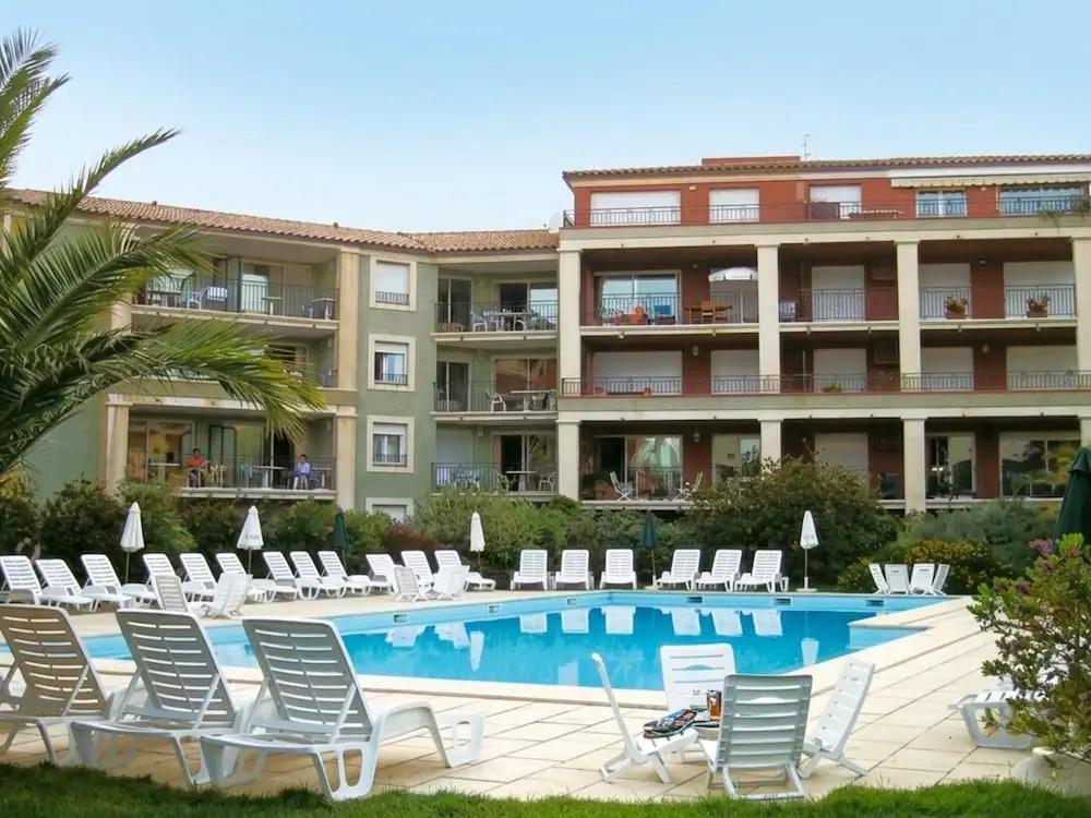 Apartment for 8 by the Beach