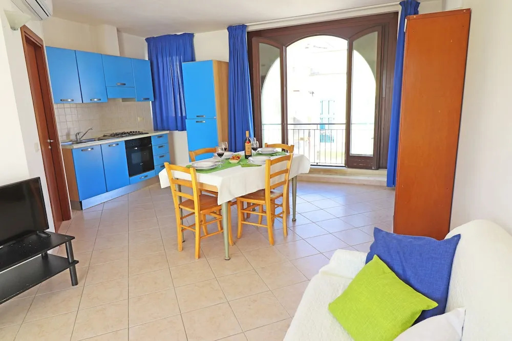 Flat Desirè Close To Beaches with Sight Castle, Terrace, Wi-Fi