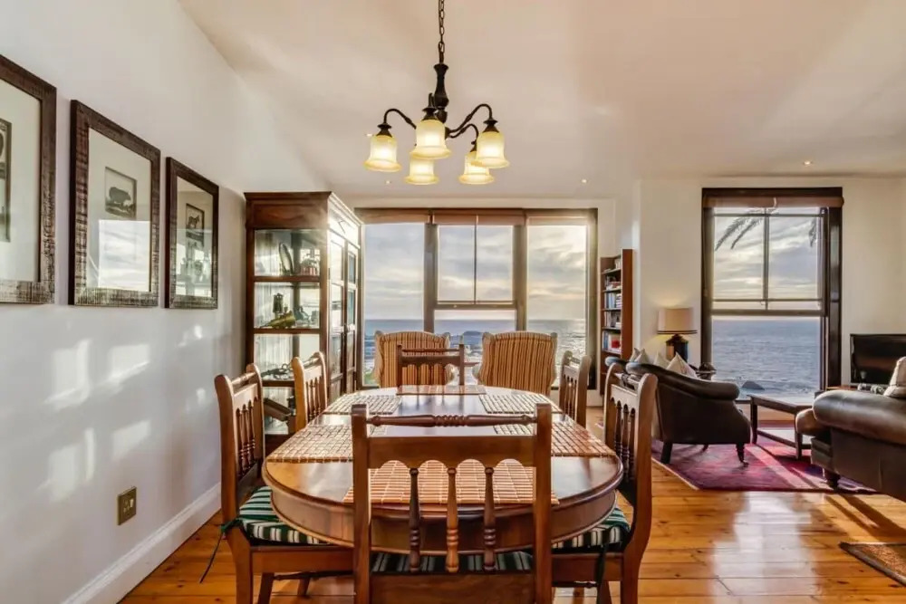 Colonial-style Camps Bay Apartment With Ocean Views and Private Pool Area CBT Lodge