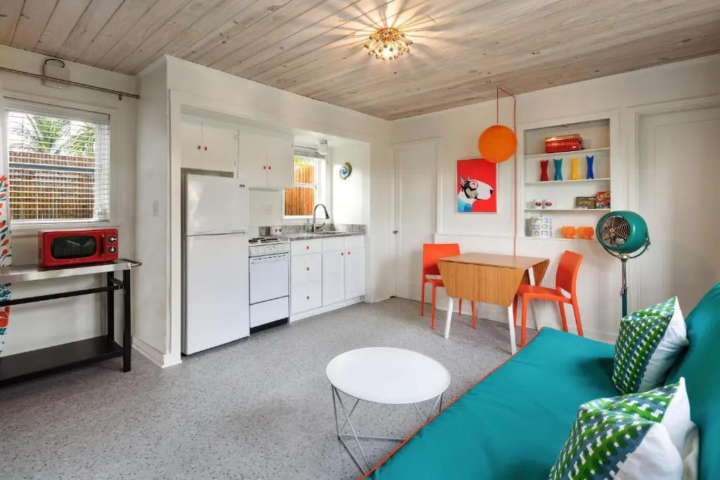 Sunset Inn & Cottages
