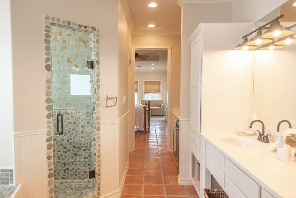 Salt and Horns - 4 Br Home