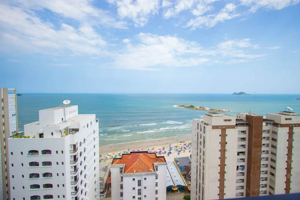 Apartamento com vista para o mar a uma quadra da praia