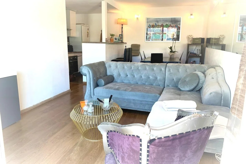 Modern Apartment 2 Bedrooms/2 Bathrooms, Quiet Balcony in a Palm Beach Area