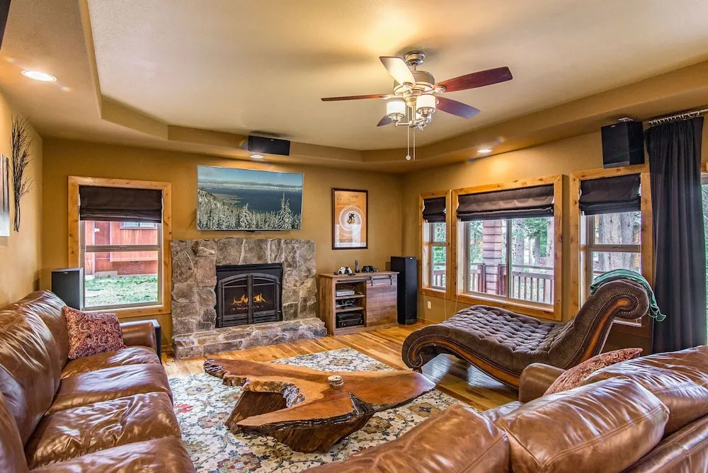 12726 Greenwood Dr House - 4 Br home by RedAwning