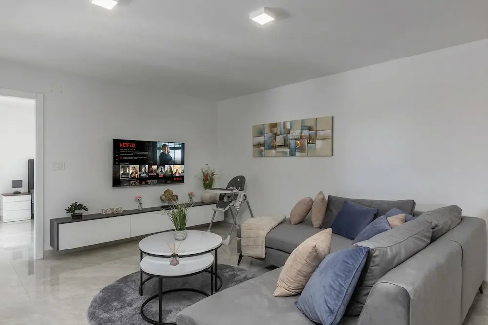 Spacious Pool Apartment Crikvenica