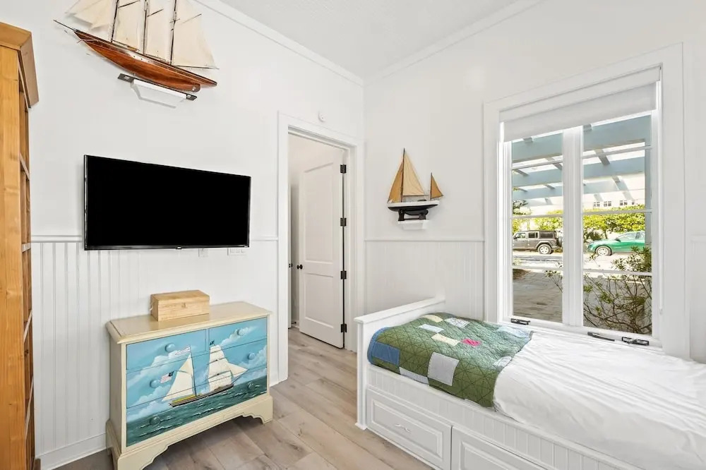 Gulf Views Steps To Seaside Town Center Bella Vita - Newly Remodeled! 4 Bedroom Home by RedAwning
