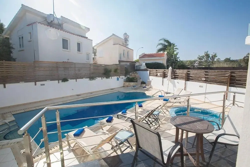 Villa Naomi AQ ME2