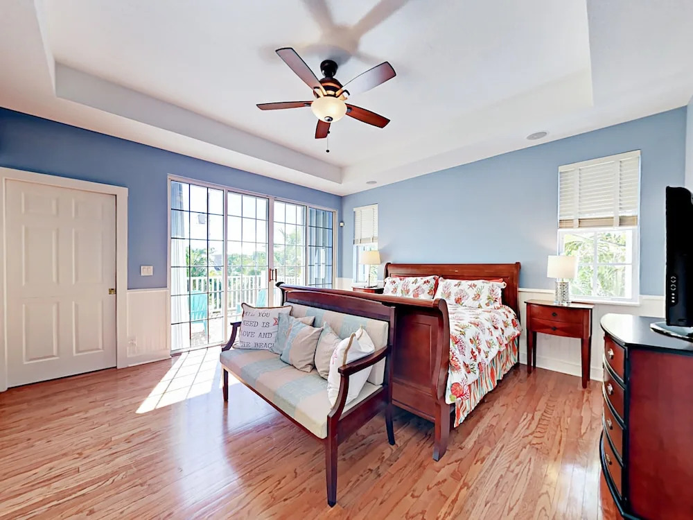10 NE 7th Street Home 3 Bedrooms 2.5 Bathrooms Home