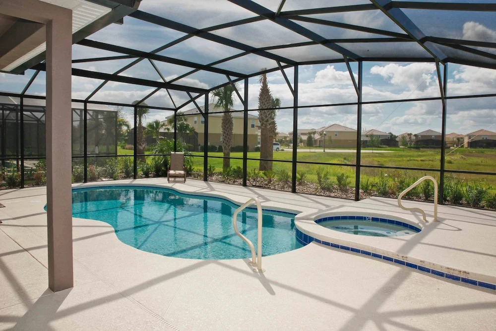 OA24 Solterra 6Br Pool Home GRoom