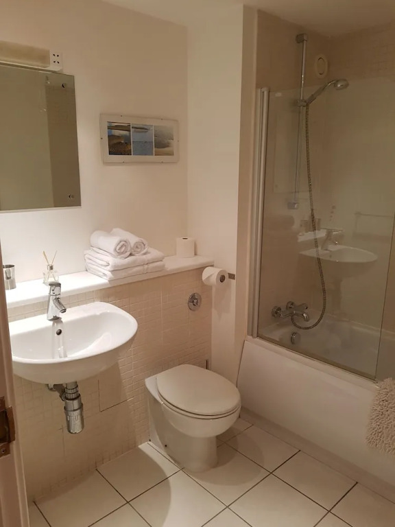 Executive Open Plan Apartment in Leith