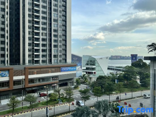 R&F -- Near SG & CIQ Link Bridge & Mall #Studio1B #4 pax by Cowidea