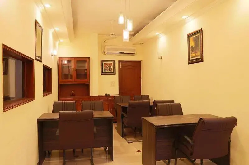 FabHotel Cyber Park