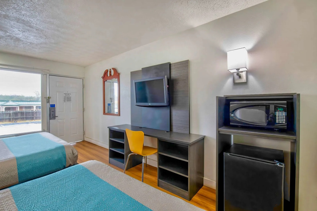 Motel 6 Byron, GA