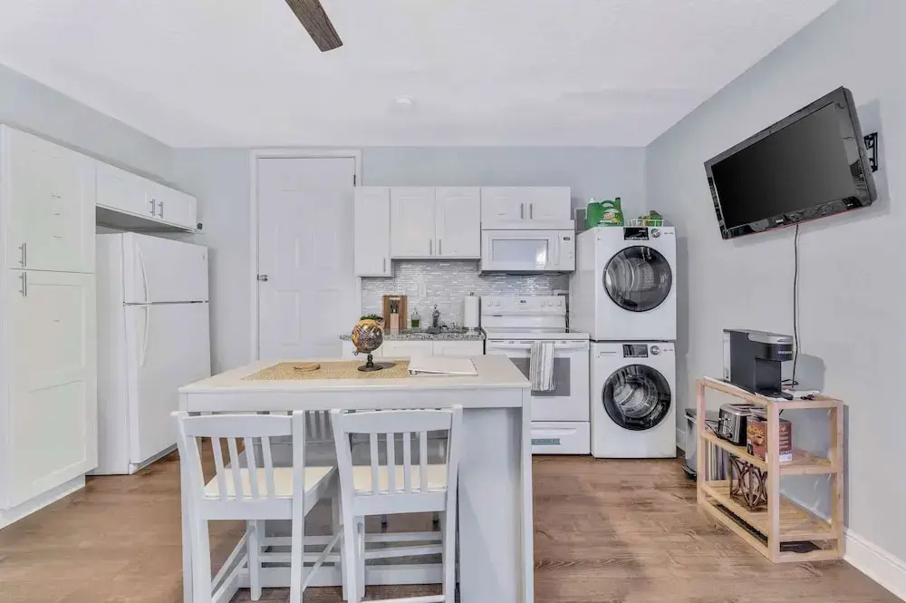 Sunny Tampa Home Near Downtown Stadiums
