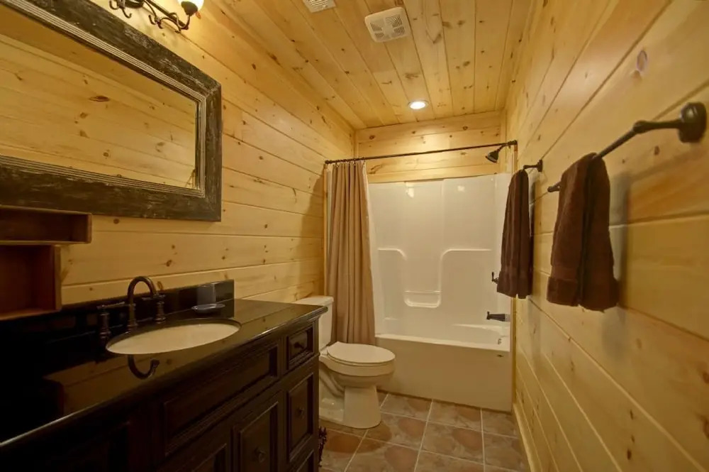 Taj's 3 Bedroom Cabin - 3 Br Cabin