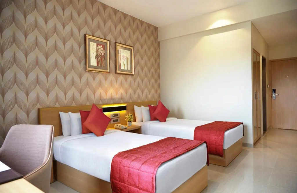 Click Hotel, Junagadh