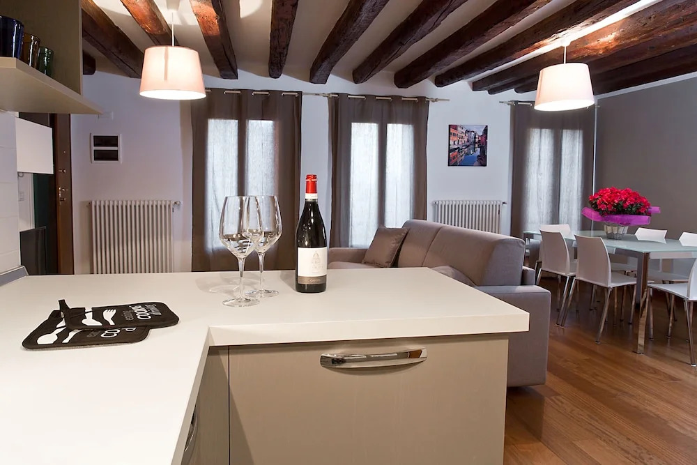 Good Wine Apartments