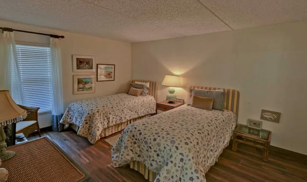Embassy 202 2 Bedroom Condo by Redawning