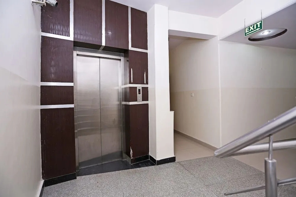 Hotel Luxury Global At Delhi Airport by Global Group