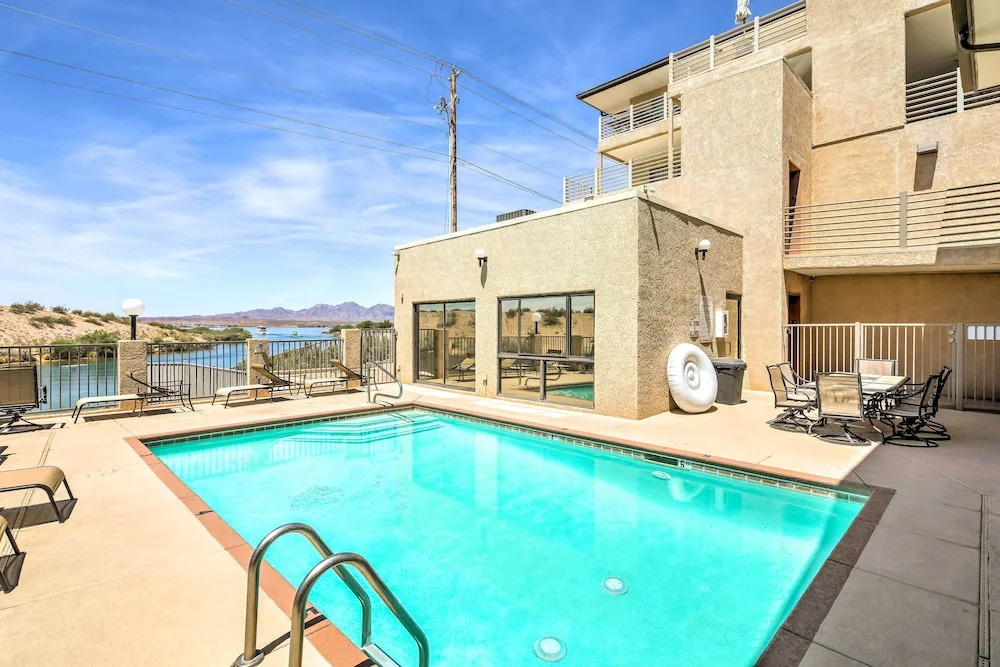 Waterfront Condo w/ Pool Access in Lake Havasu