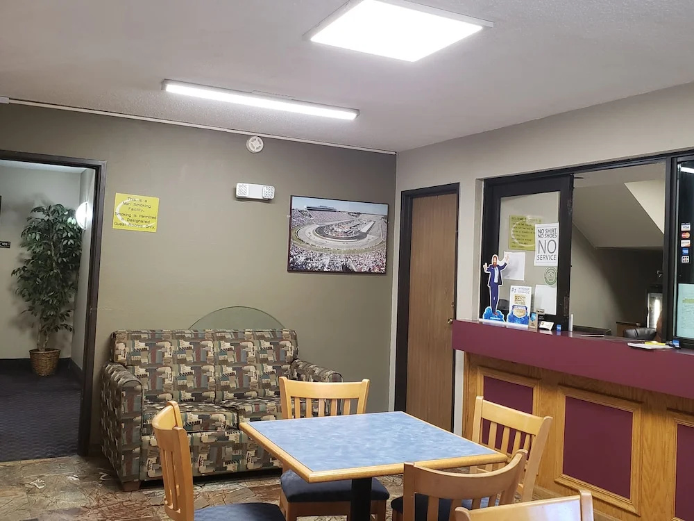 Raceway inn