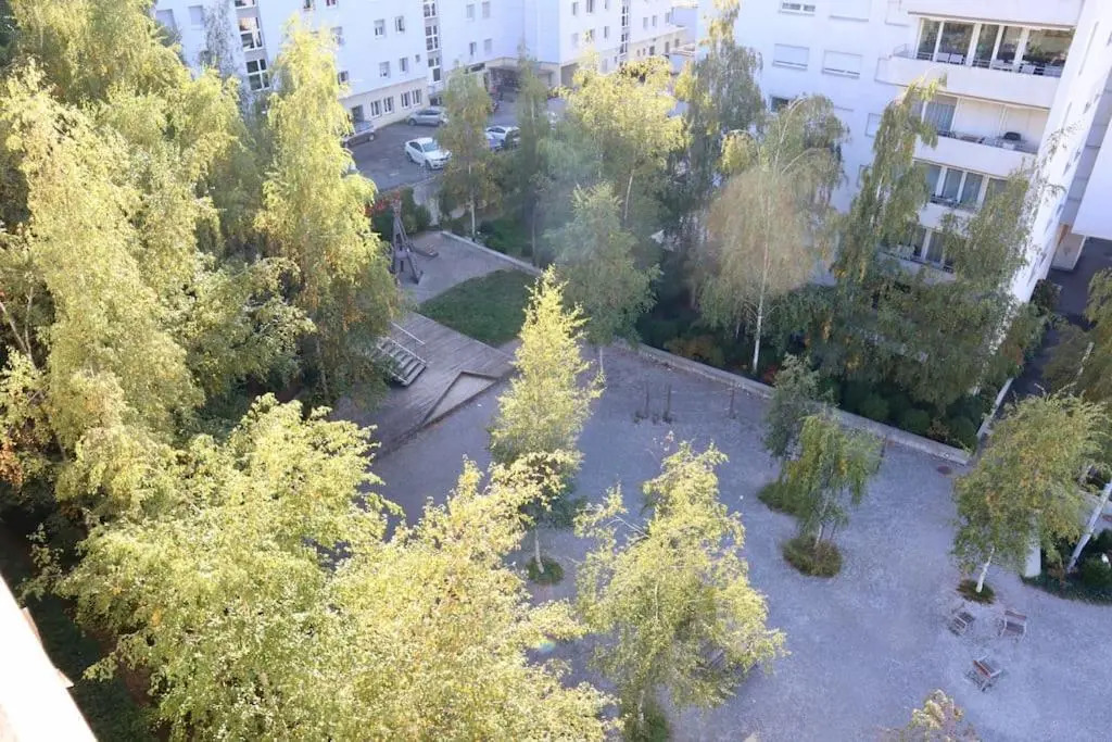 Spacious and bright 2 bedroom apartment with terrace