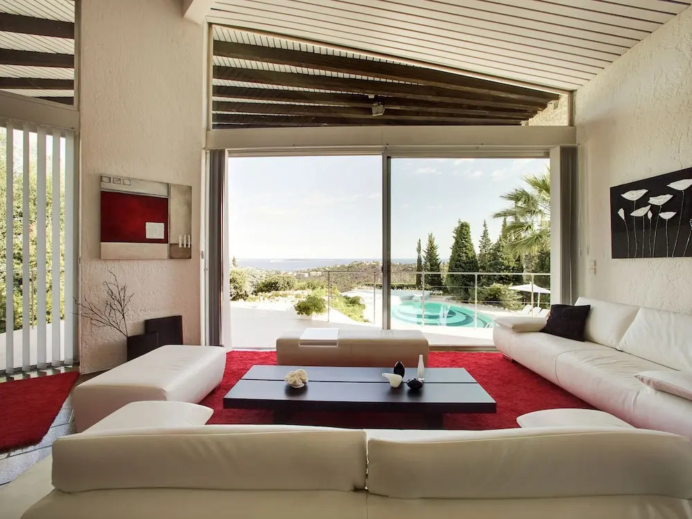 Hilltop Villa in Mandelieu-la-napoule With Sauna & Pool