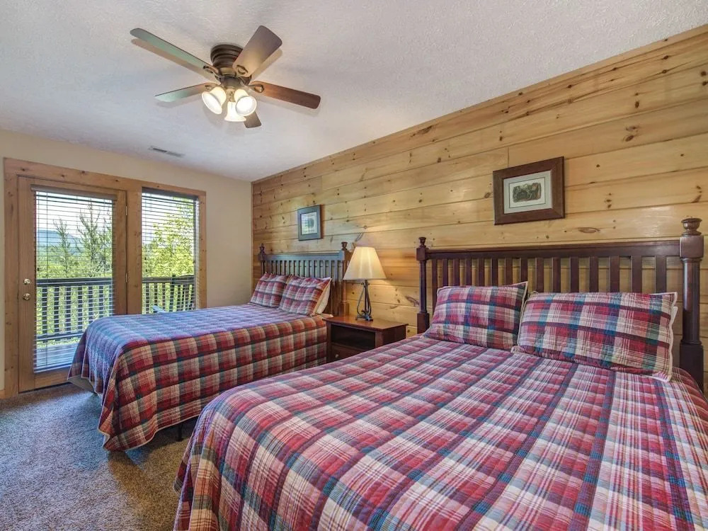 Eagles Point Lodge