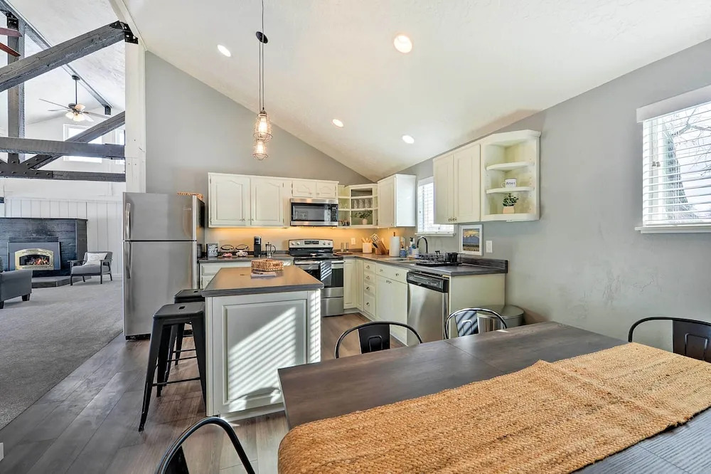 Centrally Located Pinedale Vacation Rental