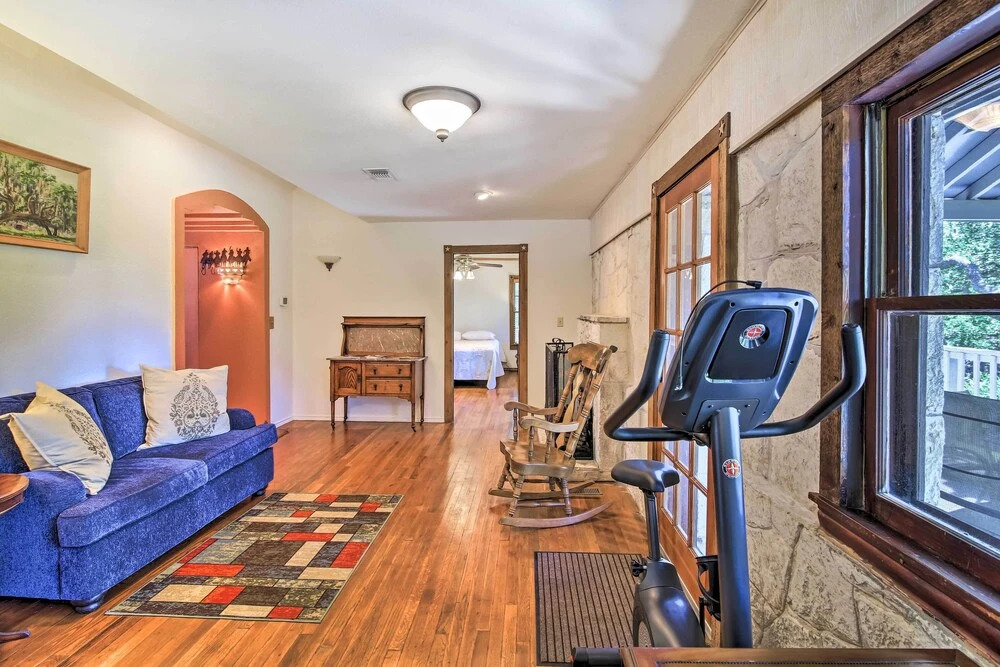 Countryside Cottage: 17 Mi to Downtown San Antonio