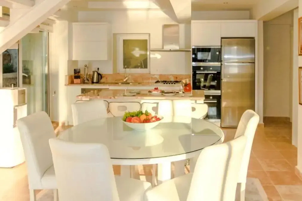 Ketchy Villa , Sleeps 14 , Infinity pool , Wifi , Sunset