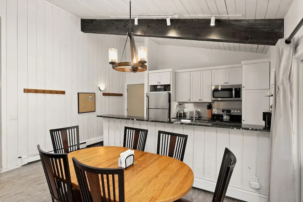 Snowmass 2BR Loft Retreat Deck, Fireplace & Views - 21E