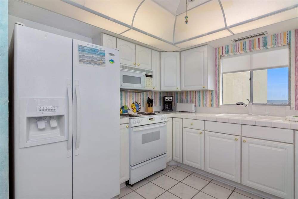 Shoreline Towers 2096 3 Bedroom Condo