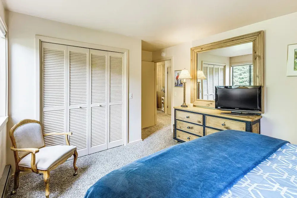 Walk to Sun Valley Village: Condo w/ Deck
