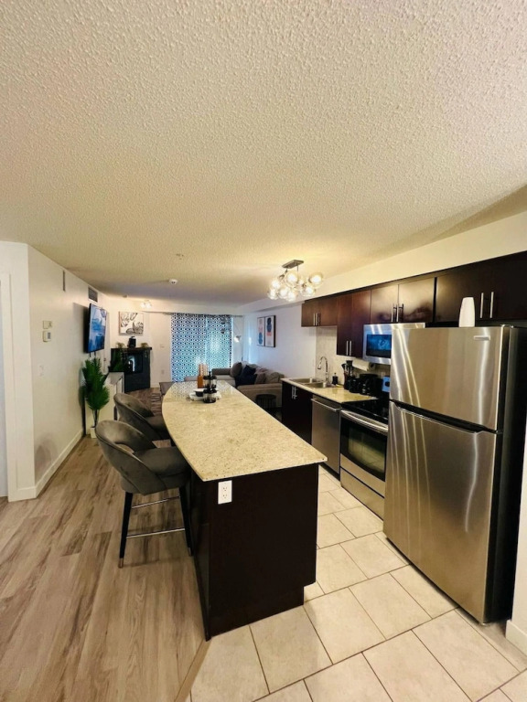 Modern Comfort in Edmontons Heart, 2 Bedroom Apartment