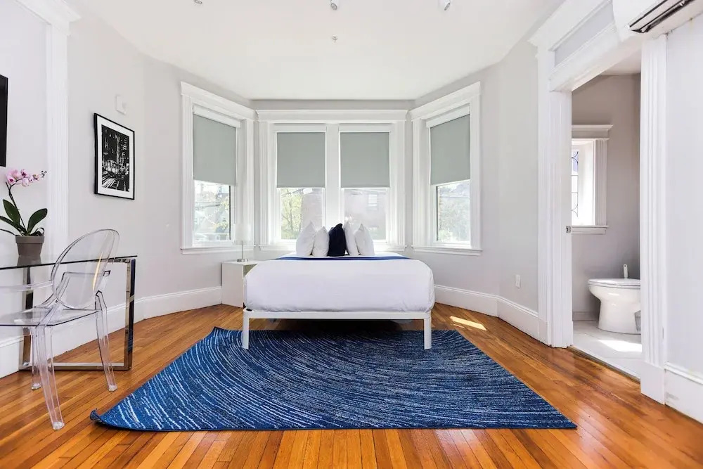 Maverick Suites at 89 Marion