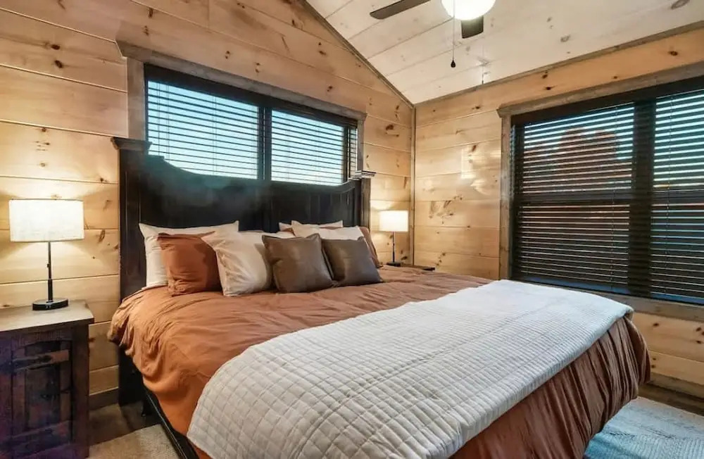 Modern 5 Bedroom Cabin Close-dollywood Game Room