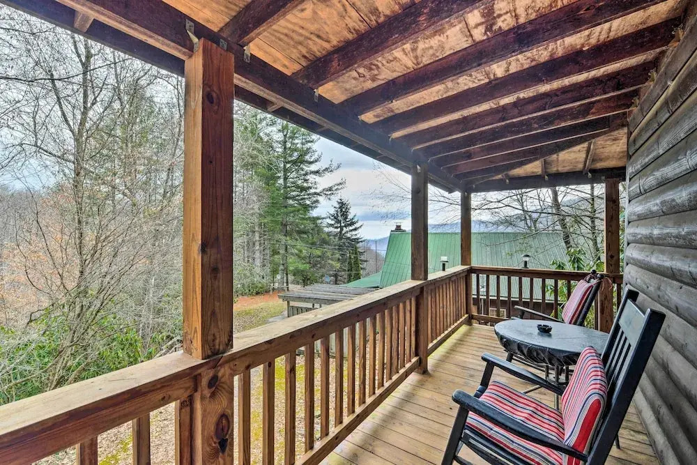 Deck & Private Hot Tub! Maggie Valley Mtn Cabin